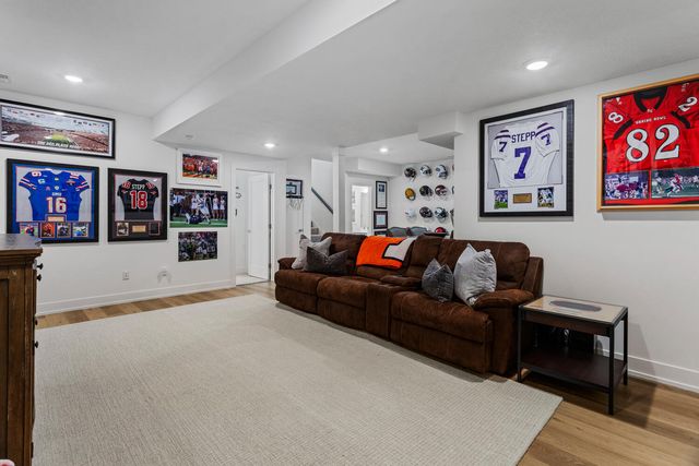 1306 Ravenwood Drive, Mahomet, IL 61853