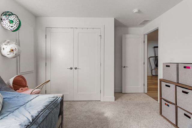 1306 Ravenwood Drive, Mahomet, IL 61853