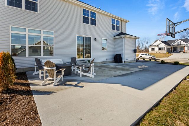 1306 Ravenwood Drive, Mahomet, IL 61853