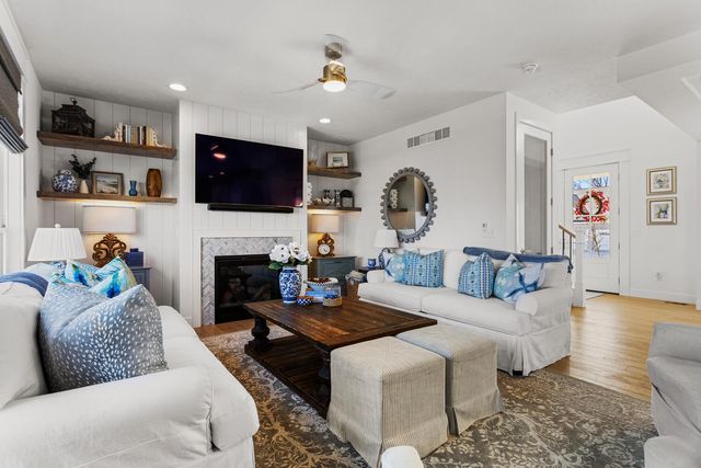 1306 Ravenwood Drive, Mahomet, IL 61853