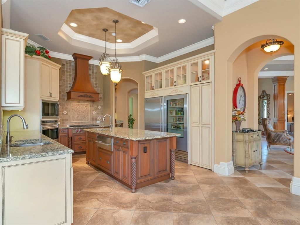 Image 10 of property listing at 8305 FARINGTON COURT, Bradenton, FL 34202