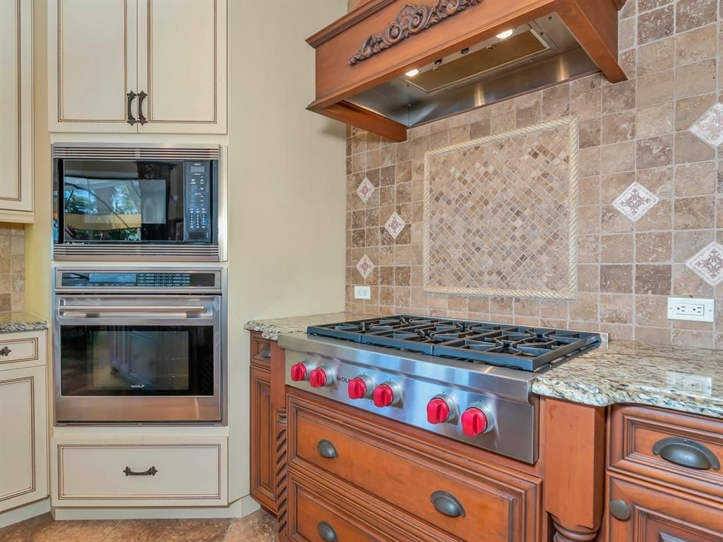 Image 13 of property listing at 8305 FARINGTON COURT, Bradenton, FL 34202