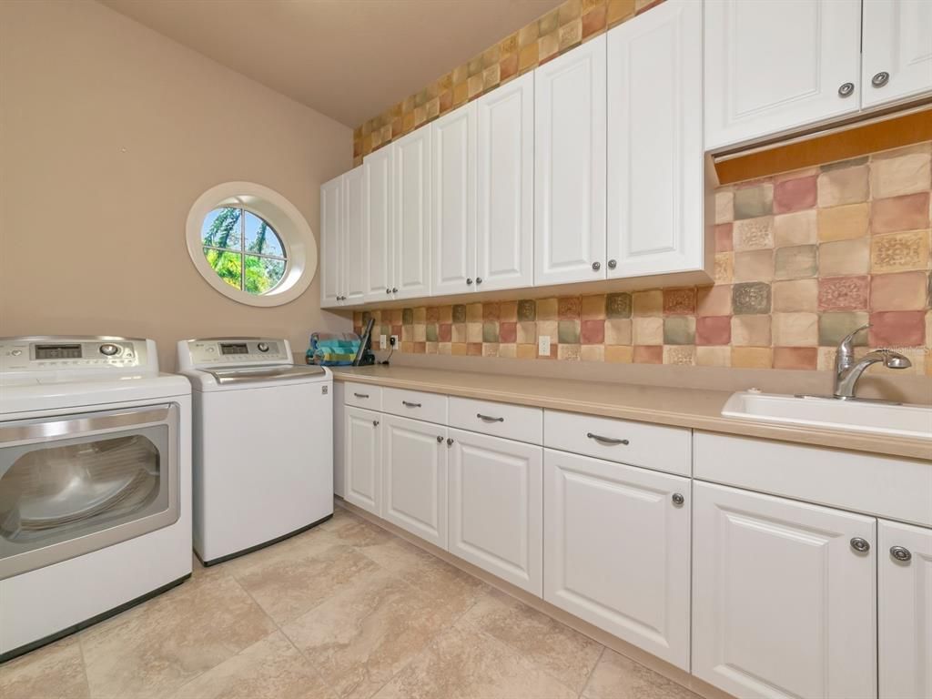 Image 25 of property listing at 8305 FARINGTON COURT, Bradenton, FL 34202