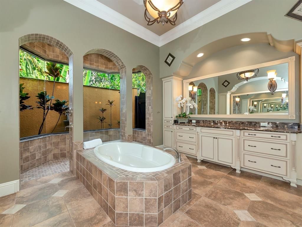 Image 36 of property listing at 8305 FARINGTON COURT, Bradenton, FL 34202