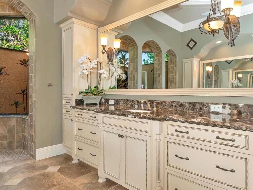 Image 37 of property listing at 8305 FARINGTON COURT, Bradenton, FL 34202
