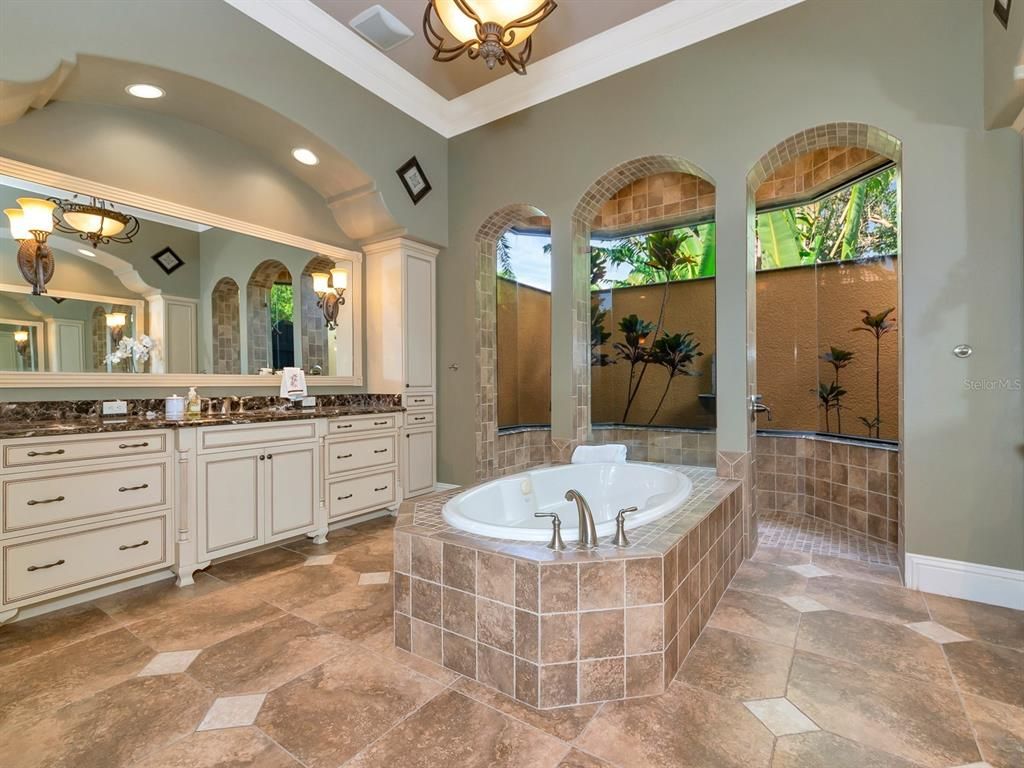 Image 38 of property listing at 8305 FARINGTON COURT, Bradenton, FL 34202