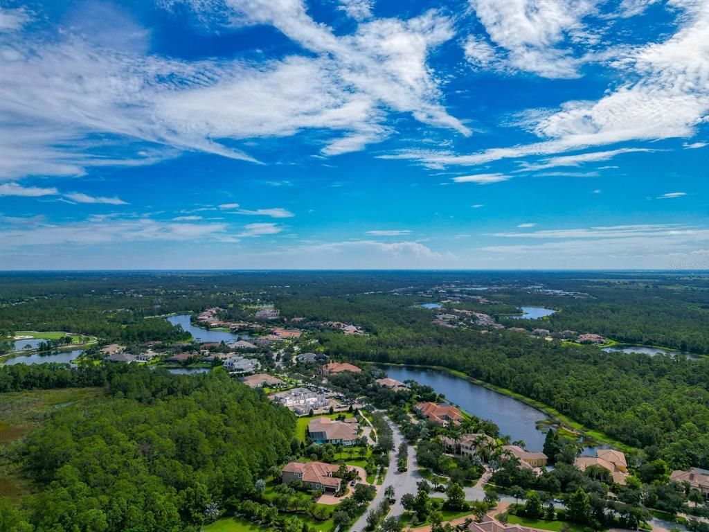 Image 71 of property listing at 8305 FARINGTON COURT, Bradenton, FL 34202