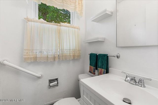 28 Bunker Hill Drive, Manalapan, NJ 07726