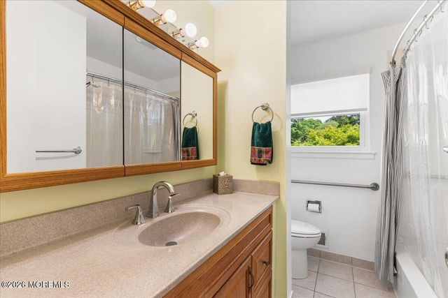 28 Bunker Hill Drive, Manalapan, NJ 07726