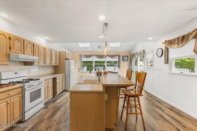 28 Bunker Hill Drive, Manalapan, NJ 07726