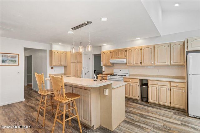 28 Bunker Hill Drive, Manalapan, NJ 07726