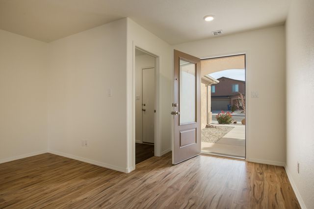 456 Chafey Drive SW, Los Lunas, NM 87031