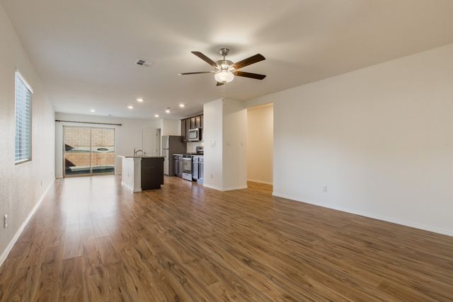 456 Chafey Drive SW, Los Lunas, NM 87031