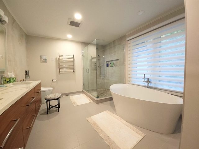 213 Nahanton St 213, Newton, MA 02459