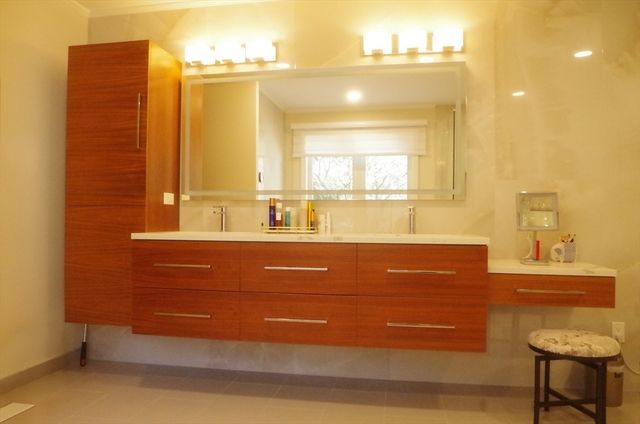 213 Nahanton St 213, Newton, MA 02459