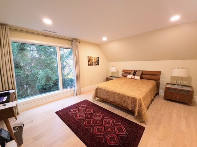 213 Nahanton St 213, Newton, MA 02459