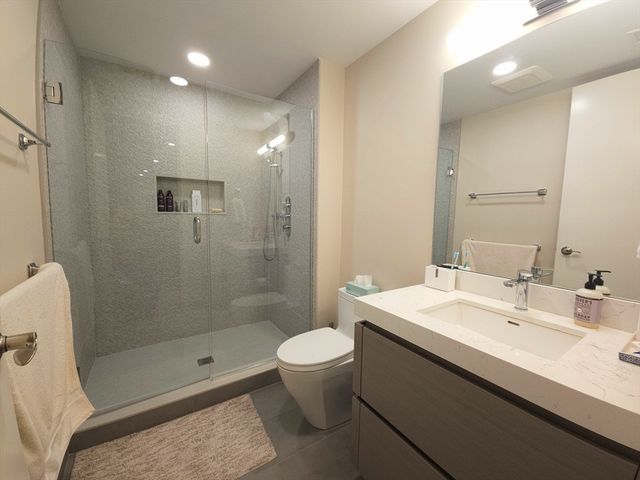 213 Nahanton St 213, Newton, MA 02459