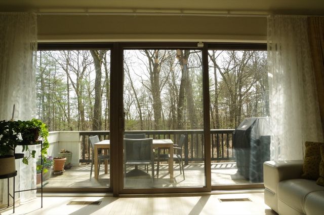 213 Nahanton St 213, Newton, MA 02459