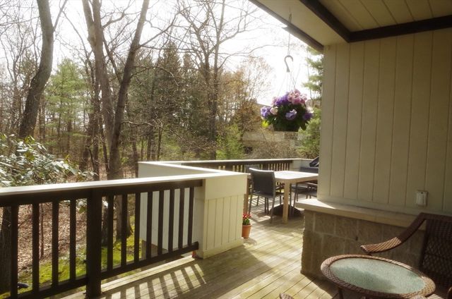 213 Nahanton St 213, Newton, MA 02459