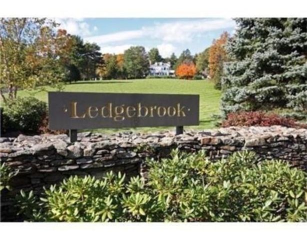 213 Nahanton St 213, Newton, MA 02459