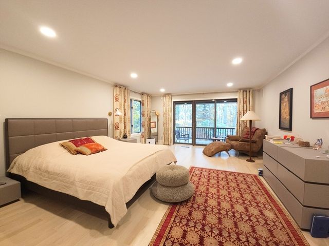 213 Nahanton St 213, Newton, MA 02459