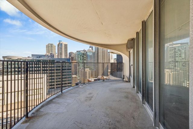 300 N State Street 2527, Chicago, IL 60654