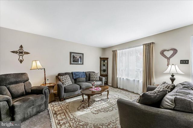 708 HEATHER LN, Aston, PA 19014