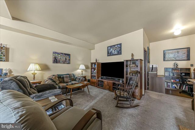 708 HEATHER LN, Aston, PA 19014