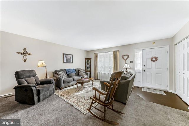 708 HEATHER LN, Aston, PA 19014