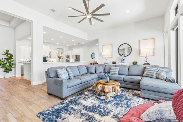 187 Violet Way, Castroville, TX 78009