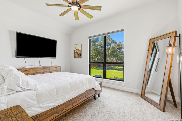 187 Violet Way, Castroville, TX 78009