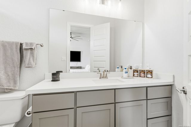 187 Violet Way, Castroville, TX 78009