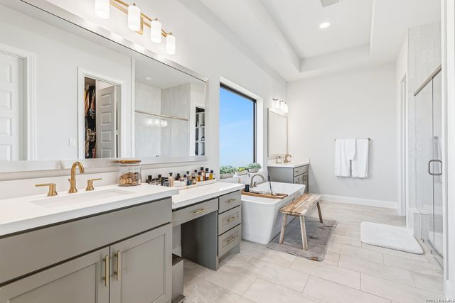 187 Violet Way, Castroville, TX 78009