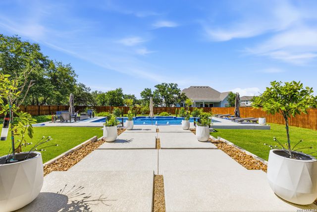 187 Violet Way, Castroville, TX 78009