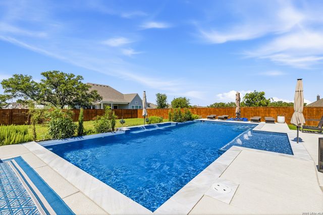 187 Violet Way, Castroville, TX 78009