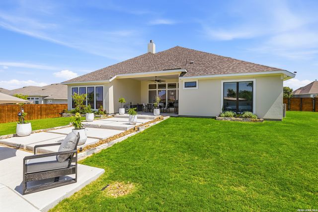 187 Violet Way, Castroville, TX 78009