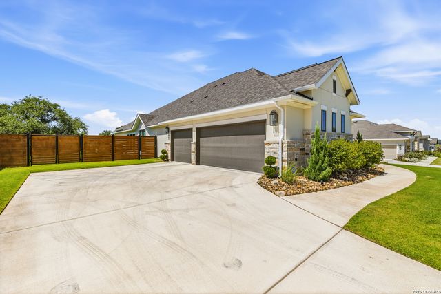 187 Violet Way, Castroville, TX 78009