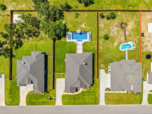 187 Violet Way, Castroville, TX 78009