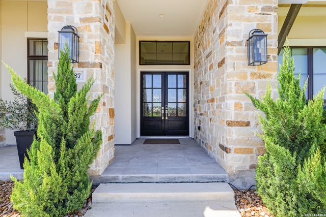 187 Violet Way, Castroville, TX 78009