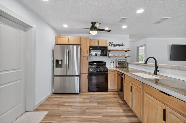 529 E GOTTSCHE AVENUE, Eustis, FL 32726