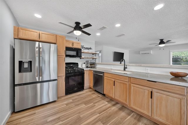 529 E GOTTSCHE AVENUE, Eustis, FL 32726