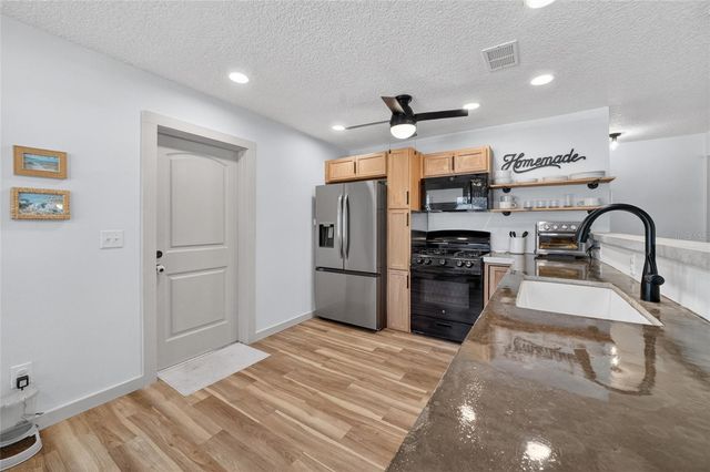 529 E GOTTSCHE AVENUE, Eustis, FL 32726