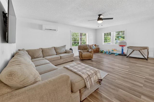 529 E GOTTSCHE AVENUE, Eustis, FL 32726