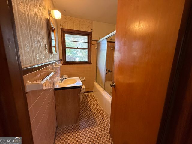 864 Springvalley Dr, Forest Park, GA 30297