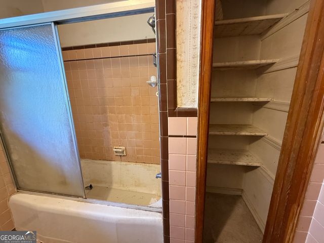 864 Springvalley Dr, Forest Park, GA 30297