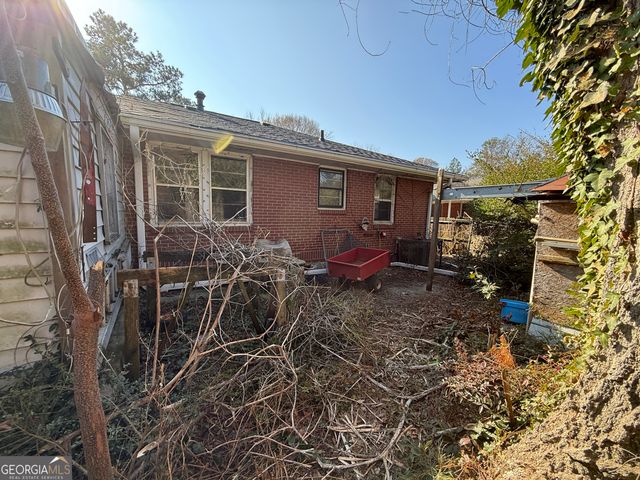 864 Springvalley Dr, Forest Park, GA 30297