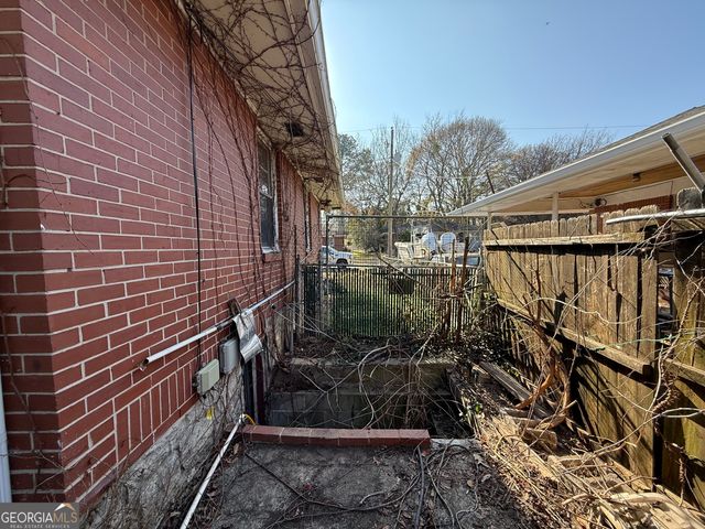 864 Springvalley Dr, Forest Park, GA 30297