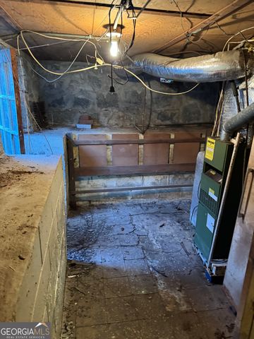 864 Springvalley Dr, Forest Park, GA 30297