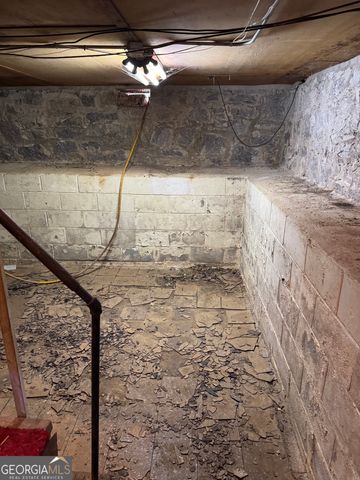 864 Springvalley Dr, Forest Park, GA 30297