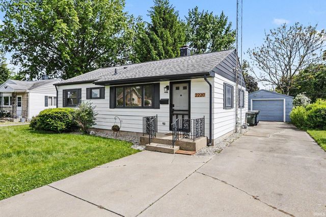 2220 Solomon Avenue, South Bend, IN 46615